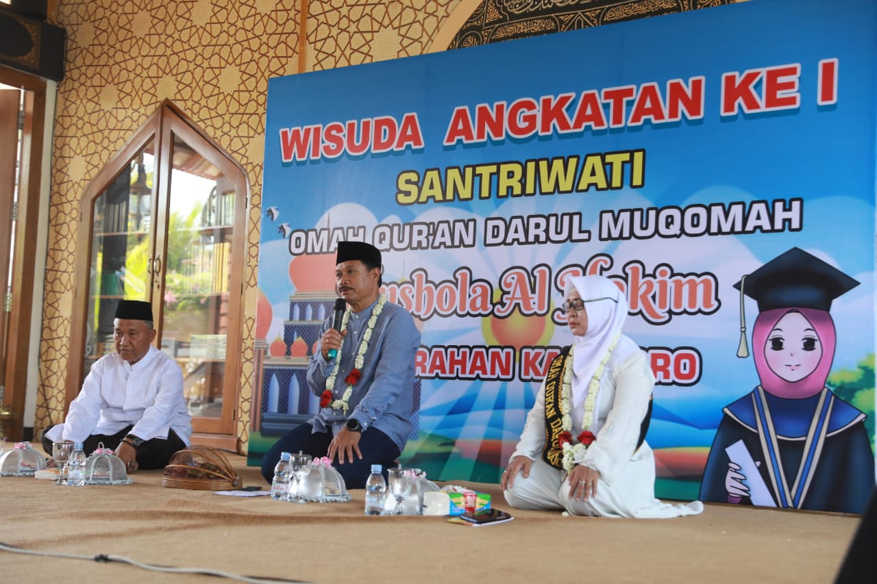 Foto utama berita: Hadiri Wisuda Santri Lansia Omah Qur'an Darul Muqomah, Wali Kota : Tidak Ada Kata Terlambat Untuk Belajar