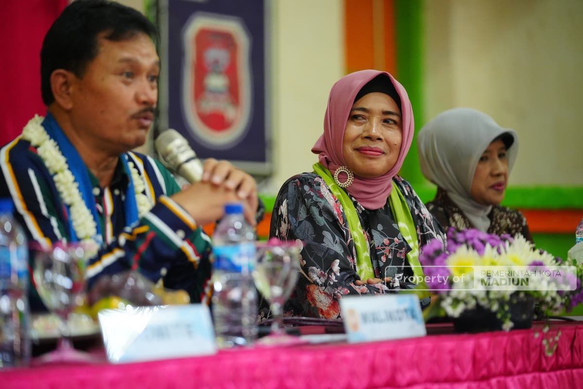 Foto 4 dari 8: Hadiri Sosialisasi Program Sekolah Di SMPN 6, Wali Kota Sampaikan Strategi Menuju Generasi Emas 2045