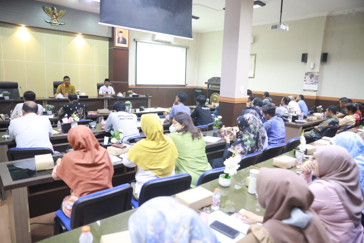 Foto 8 dari 11: Rapat Persiapan Pelaksanaan Pavingisasi dan PJU, Wali Kota : Pelayanan Kota Harus Optimal