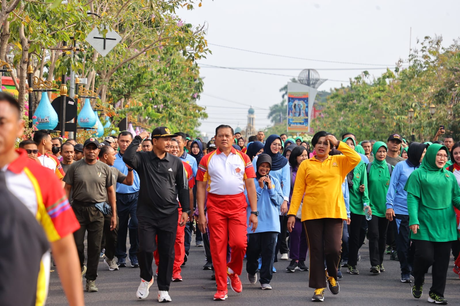 Foto 4 dari 4: Kunjungan Kerja di Kota Madiun, Panglima TNI Gelar Olahraga Bersama dan Ingatkan Prajurit Agar Netral Jelang Pemilu 2024