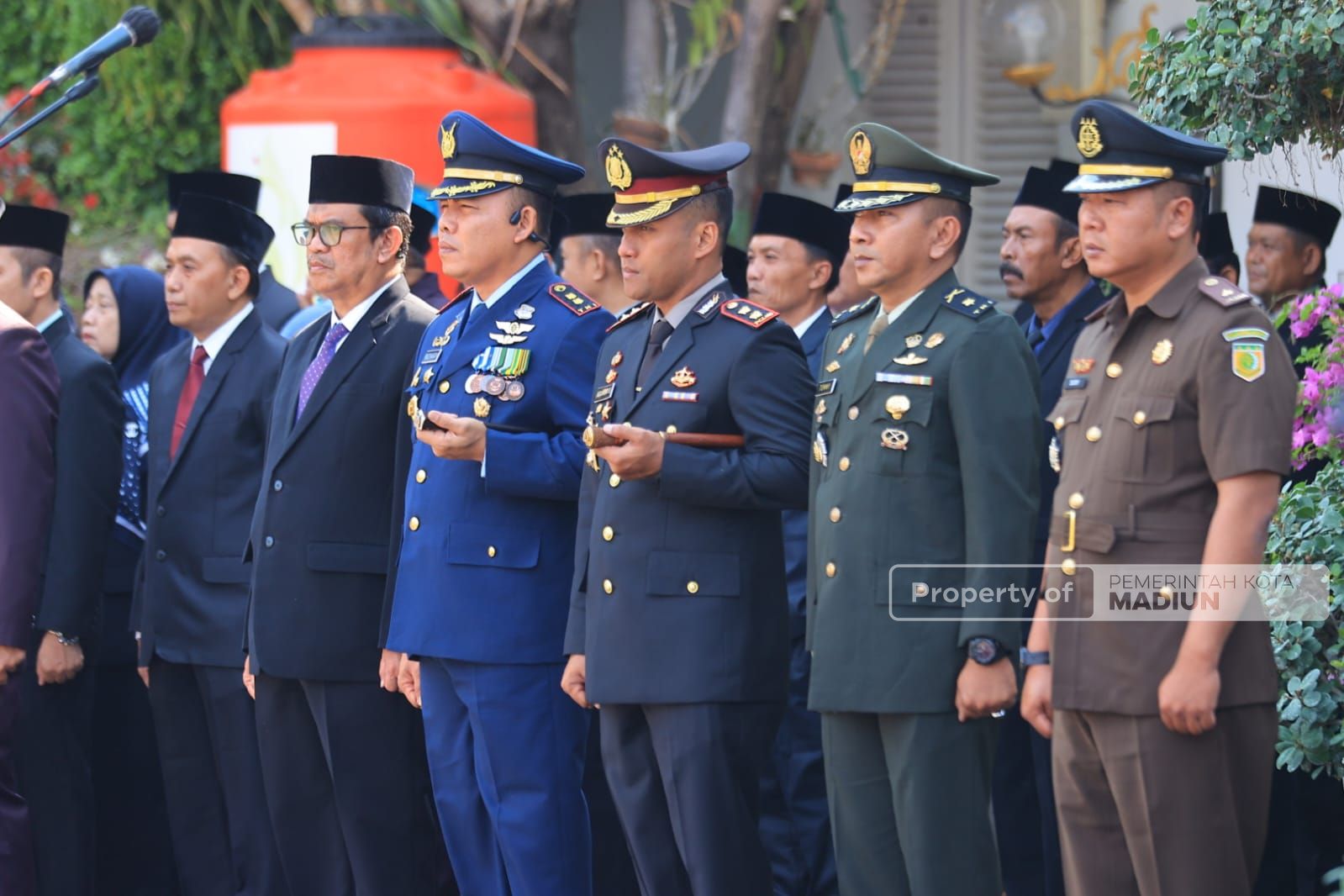 Foto 2 dari 10: Pimpin Upacara Hari Kesaktian Pancasila, Wali Kota Ajak Masyarakat Jadikan Pancasila Sebagai Pemersatu Bangsa