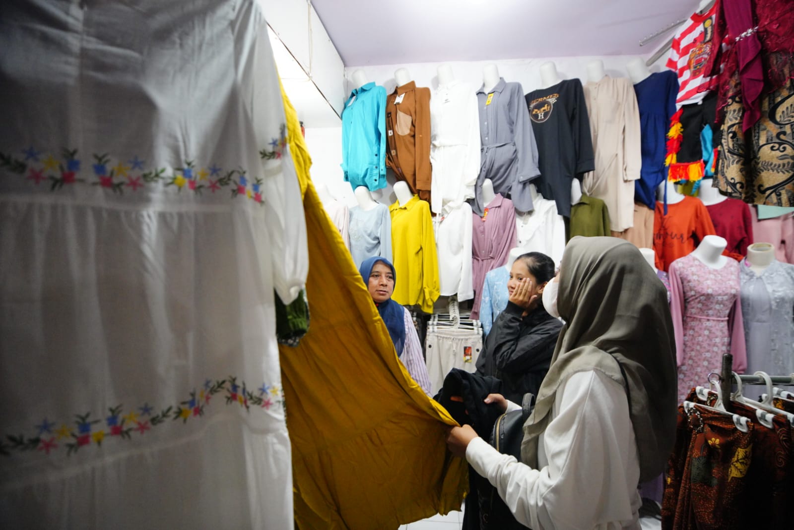Foto 3 dari 8: Jelang Lebaran, Perputaran Ekonomi Di PBM Alami Peningkatan