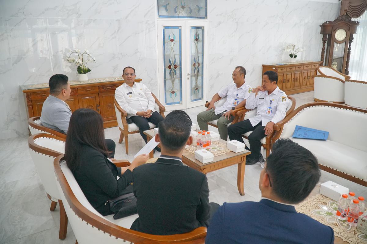Foto 1 dari 7: Jelang HUT, Direksi Aston Hotel Madiun Gelar Audiensi Dengan Pj. Wali Kota