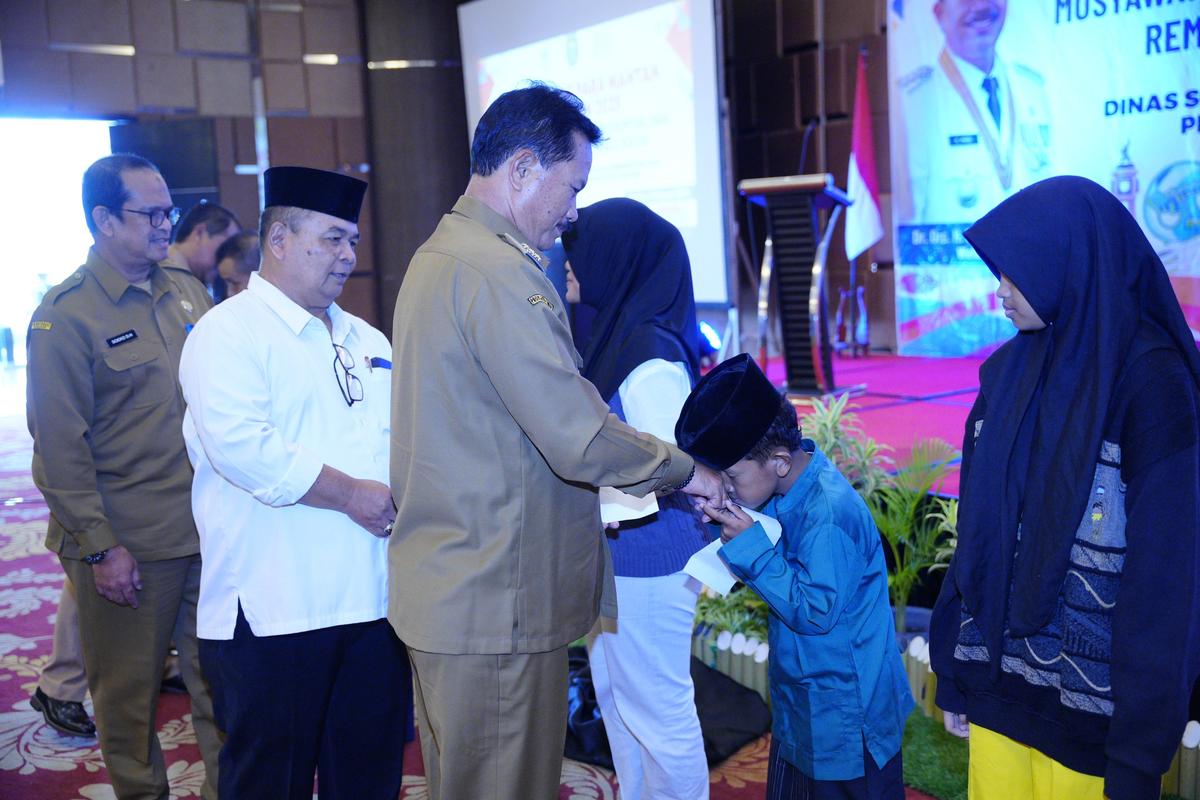 Foto 8 dari 8: Libatkan Perempuan dan Remaja dalam Pembangunan, Wali Kota Pimpin Musbang Para Mantan