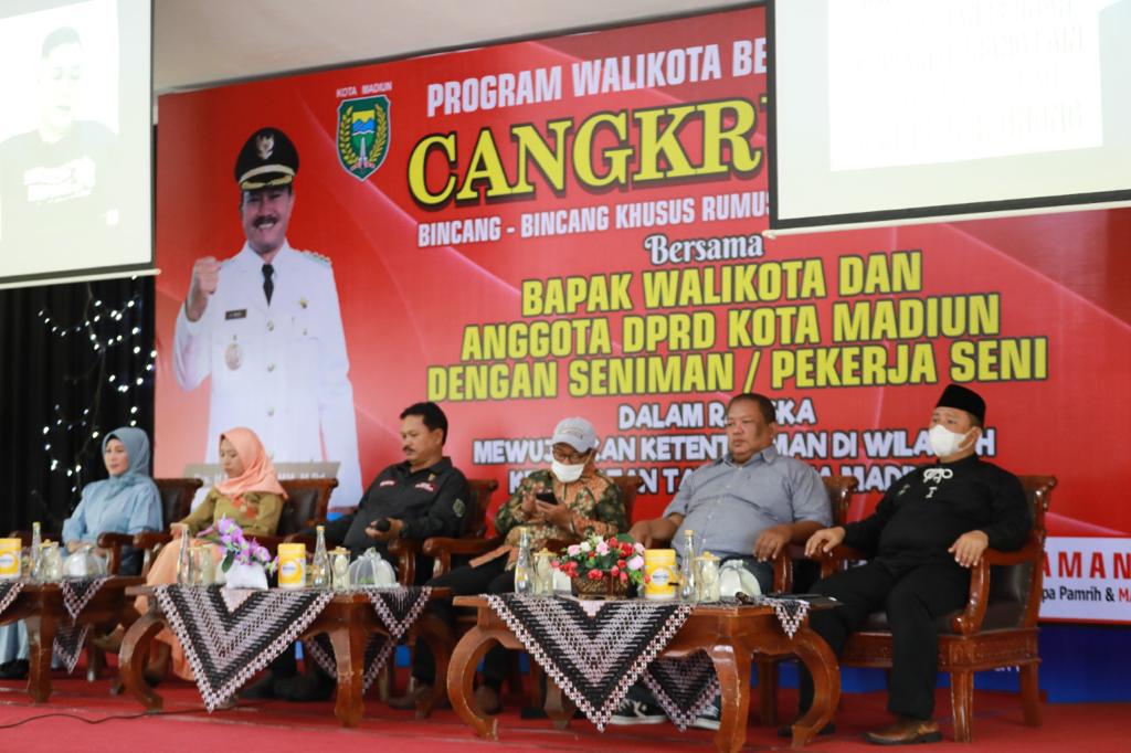 Foto 6 dari 10: Gelar Cangkrukan Bersama Seniman, Wali Kota Paparkan Potensi Panggung Kesenian