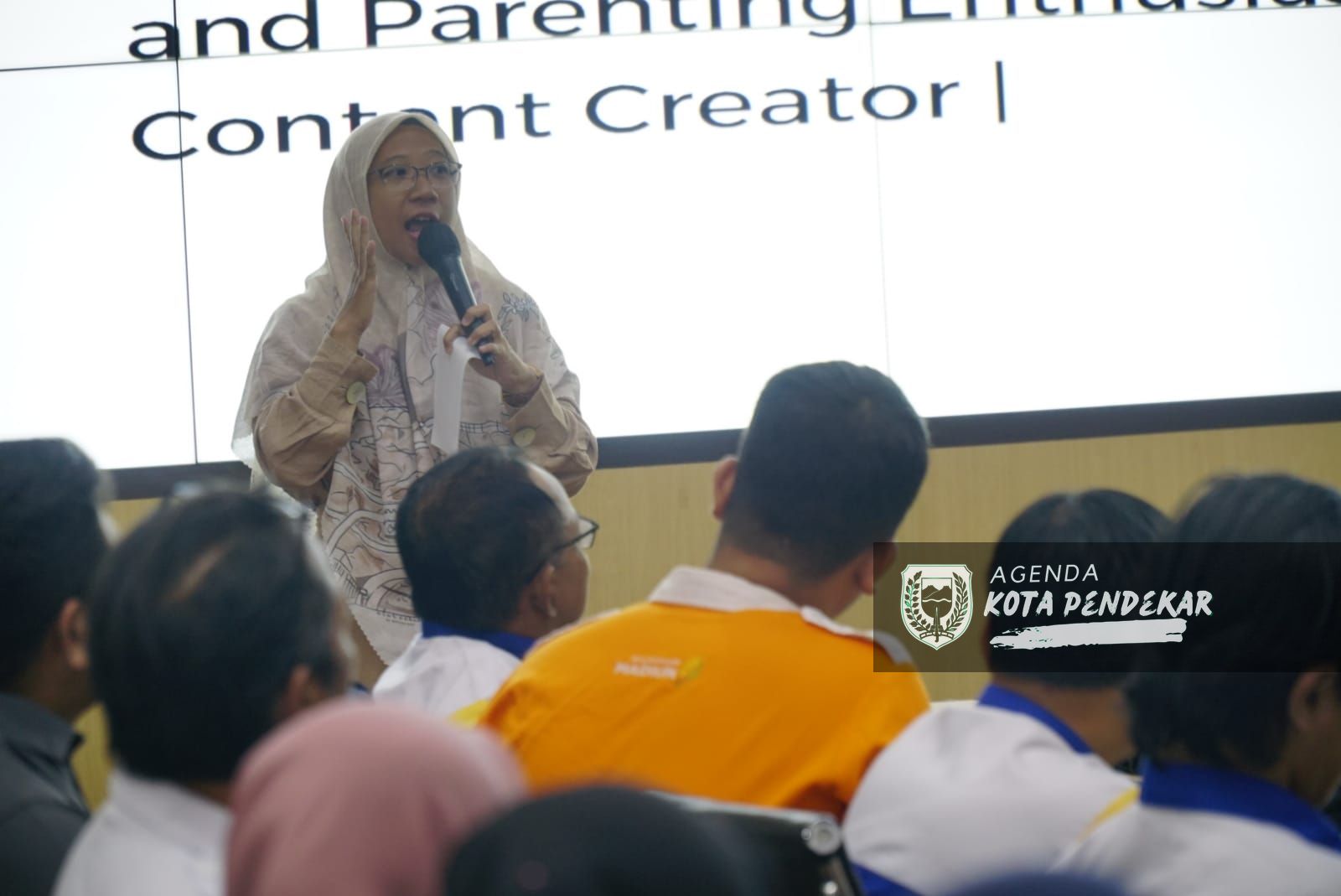 Foto 13 dari 17: Tingkatkan Peran Perempuan Dalam Ketahanan Keluarga, Diskominfo Gelar Sarasehan Bersama Ketua TP PKK Dan Influencer