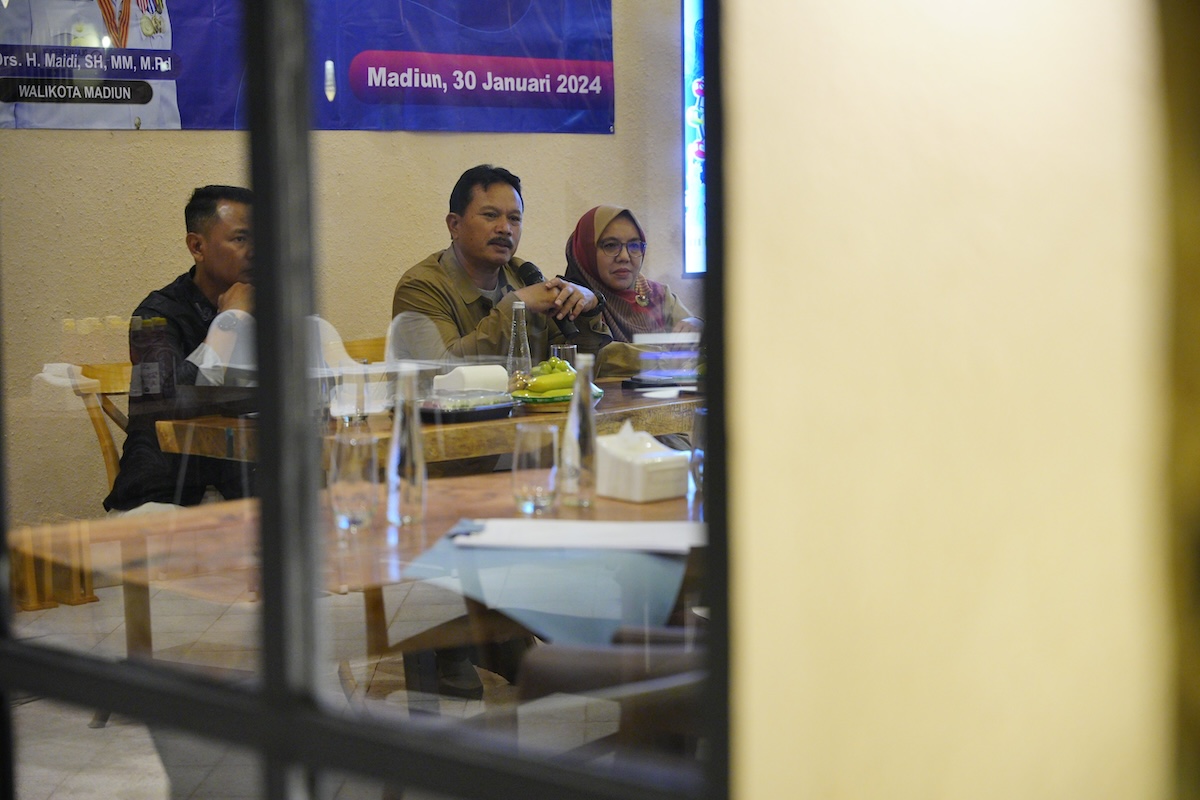 Foto 1 dari 5: Agar Kinerja Optimal, Wali Kota Beri Pembinaan Karyawan Perumda BPR Bank Daerah Kota Madiun