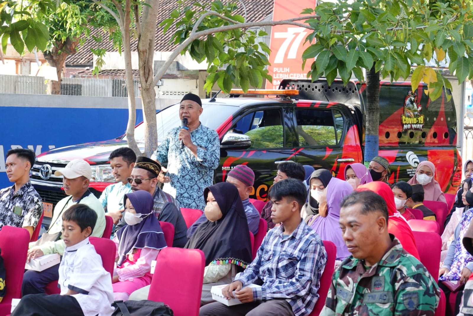 Foto 4 dari 11: Hadiri Kegiatan Bersama Masyarakat, Wali Kota Datangkan Warung Tekan Inflasi