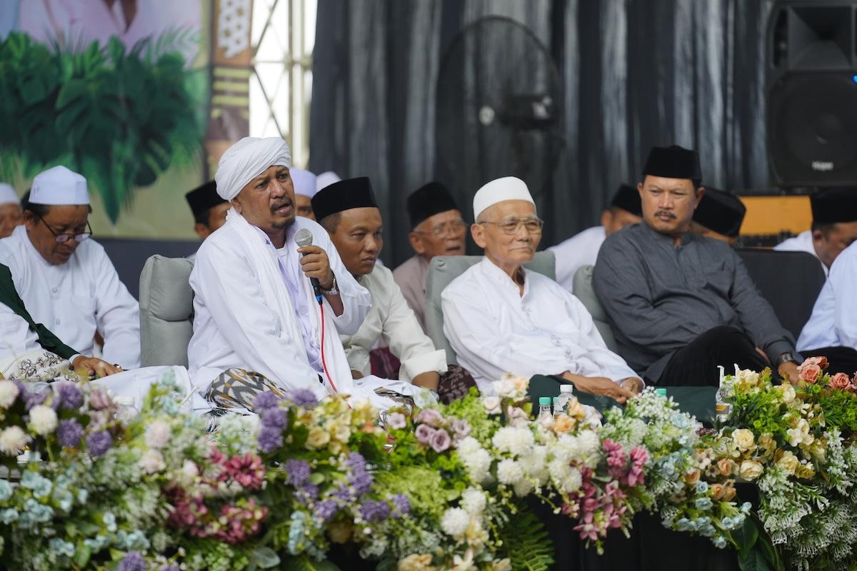 Foto 4 dari 9: Haul ke-30 KH Munirul Ikhwan dan Harlah ke-70 Pondok Pesantren Subulul Huda, Wali Kota Turut Hadir Dalam Peringatan