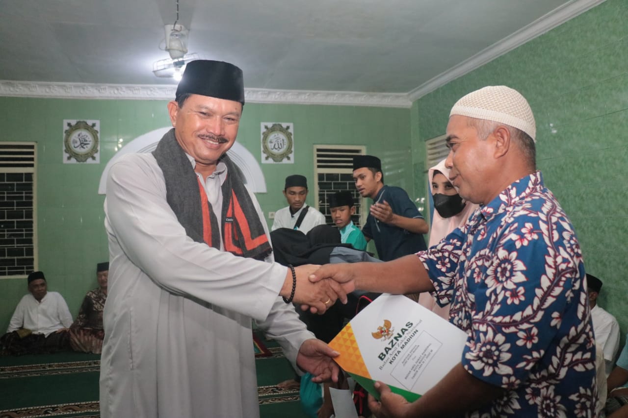 Foto 3 dari 9: Gelar Safari Ramadhan Di Masjid Al Huda, Wali Kota Sosialisasikan Kebijakan Pemkot Untuk Pembangunan Kota