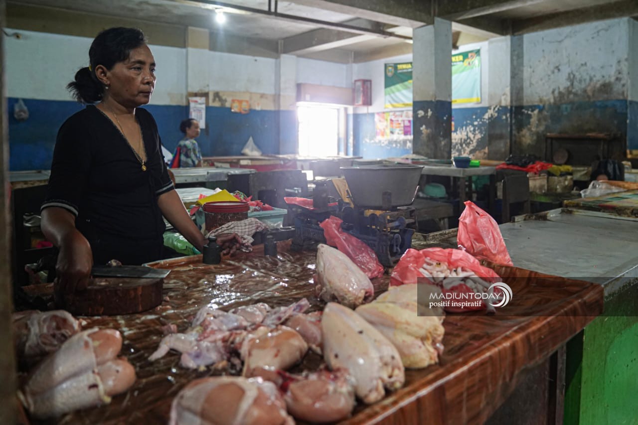 Foto 2 dari 2: Kecuali di PBM, Subdisi Ikan dan Daging Ayam di Pasar Tradisional Sampai Awal Desember
