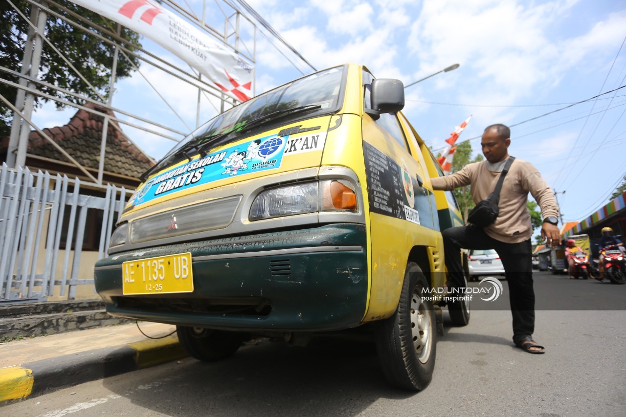 Subsidi BBM Sektor Transportasi Juga Mulai Jalan, Dialokasikan Rp 120 Juta Untuk Angkota dan Taksi Konvensional