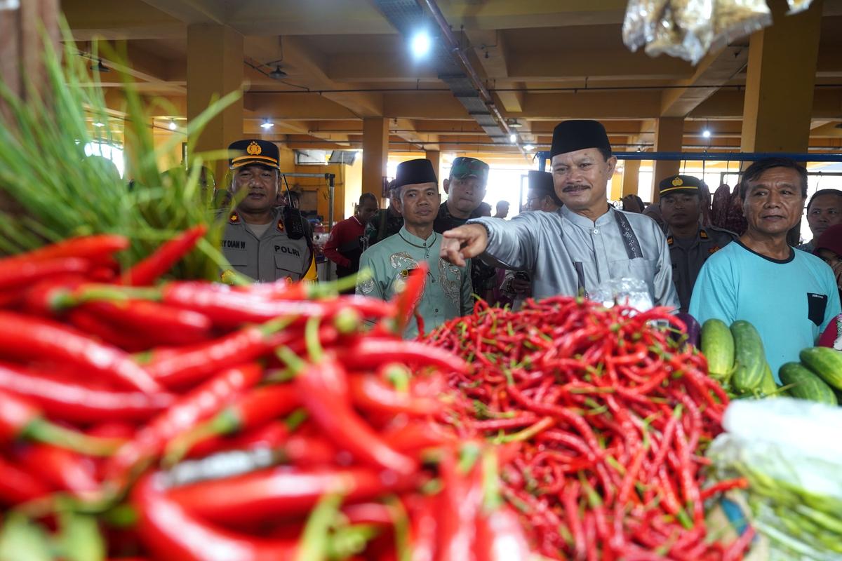 Pastikan Logistik Aman Jelang Lebaran, Wali Kota Pantau Stok Bersama Forkopimda