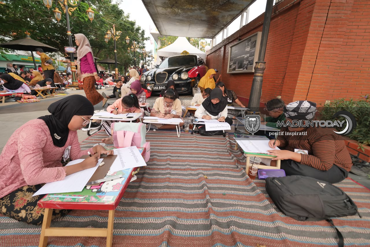 Foto 8 dari 18: 1.588 Pelajar Madiun Rawat Warisan Budaya Jawa Lewat Aksara dan Geguritan