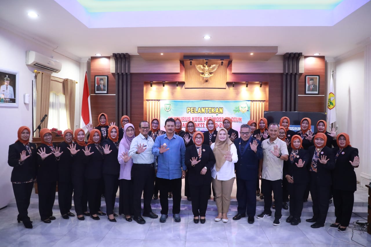 Foto 11 dari 13: Lantik Kepengurusan Perwosi Masa Bakti 2023-2027, Wali Kota Harap Peran Perwosi dalam Kemajuan Kota