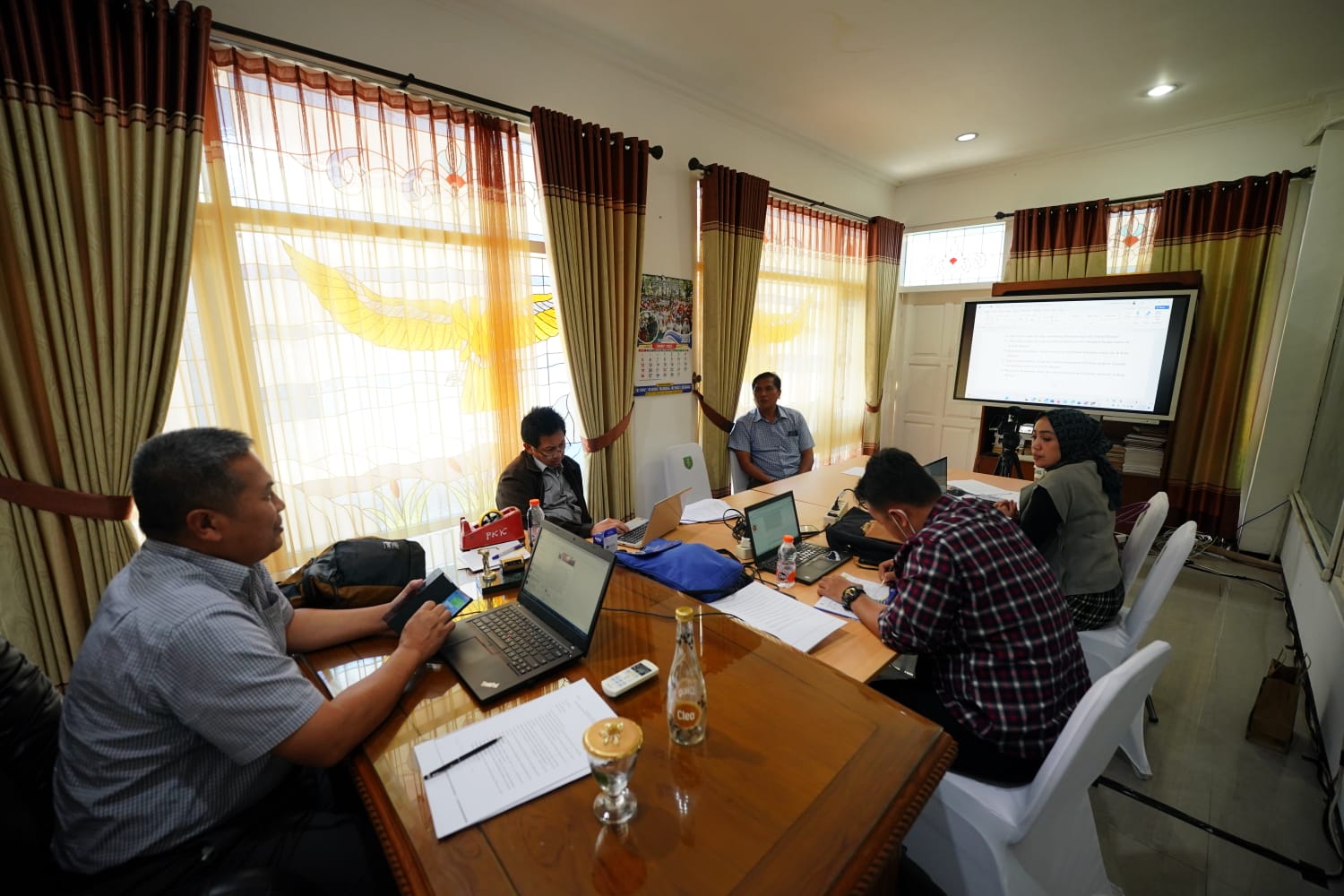 Foto 4 dari 5: Evaluasi Smart City, Perwakilan OPD Diskusi Bersama Tim Asesor