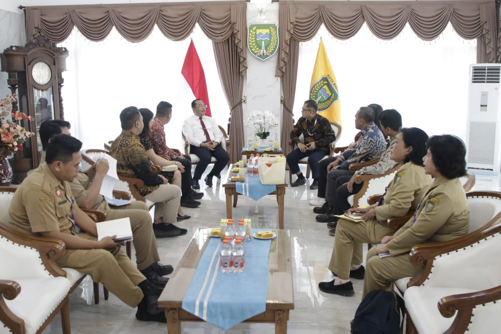 Foto 1 dari 12: Pj. Wali Kota Madiun Terima Audiensi dari NPCI dan Mercure Hotel, Bicarakan Prestasi Hingga Jalin Sinergi