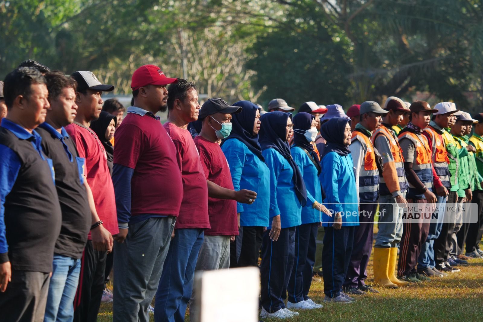 Foto 5 dari 6: Pimpin Apel Kerja Bakti, Wali Kota Ajak Masyarakat Tingkatkan Kepedulian Kebersihan Lapangan Gulun