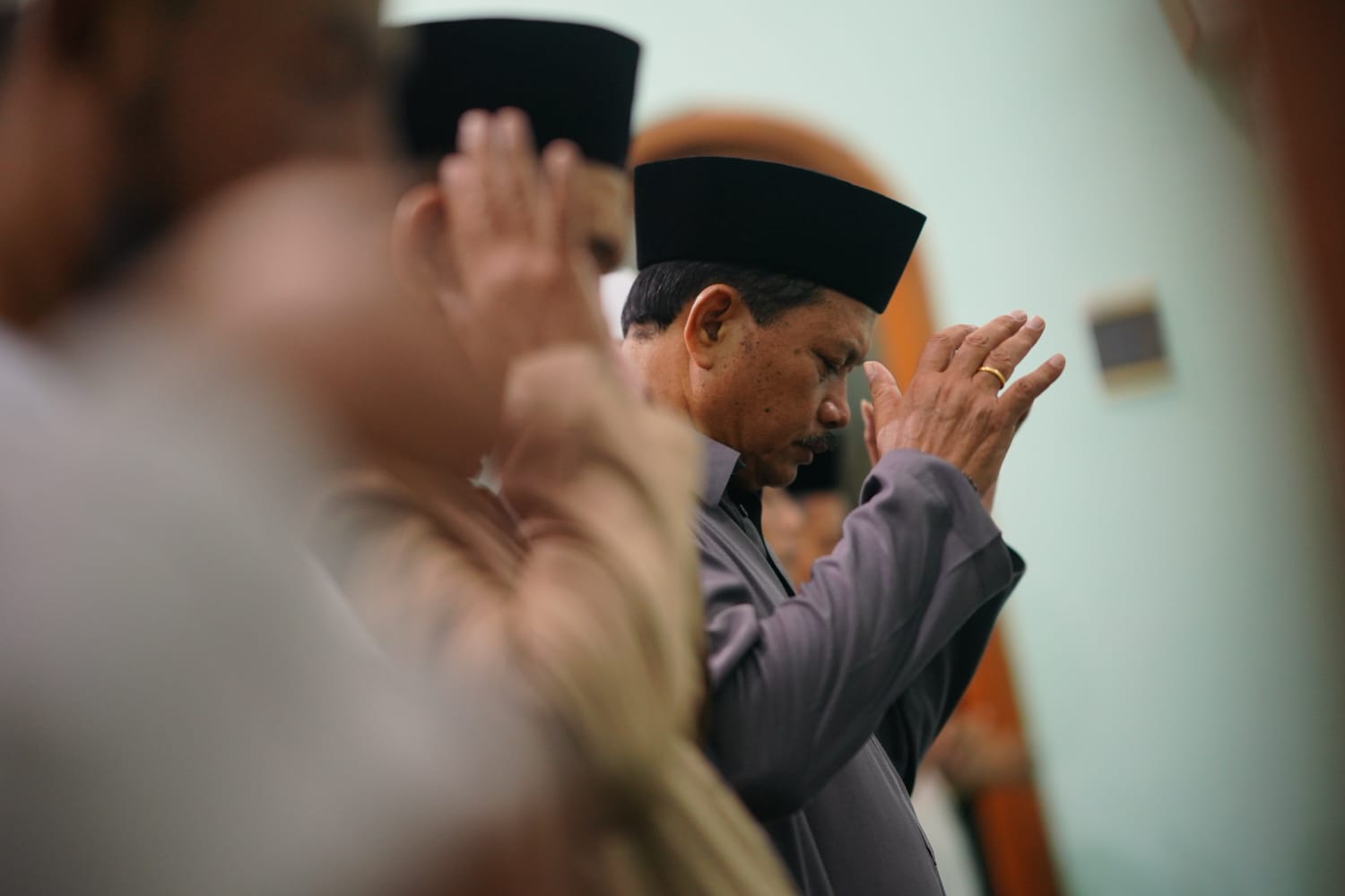 Foto 2 dari 10: Salat Isya di Musala Ar-Rahman, Wali Kota Juga Serap Berbagai Usulan