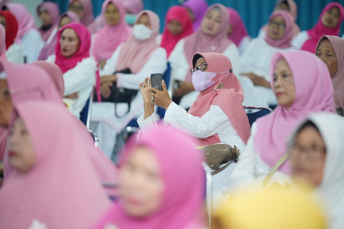 Foto 7 dari 8: Hadiri Pengajian Majelis Ta’lim Kecamatan Kartoharjo, Wali Kota Sampaikan Pesan Jaga Kota dengan Doa