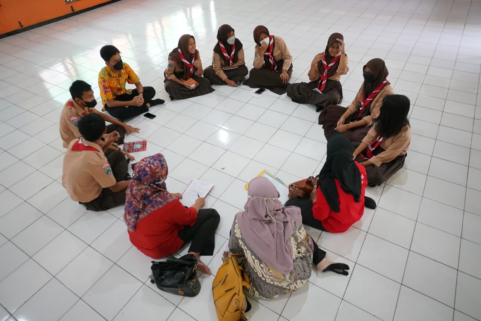 Foto 2 dari 10: Wujudkan Sekolah Ramah Anak, Petugas Jemput Bola Lakukan Monitoring ke Sekolah