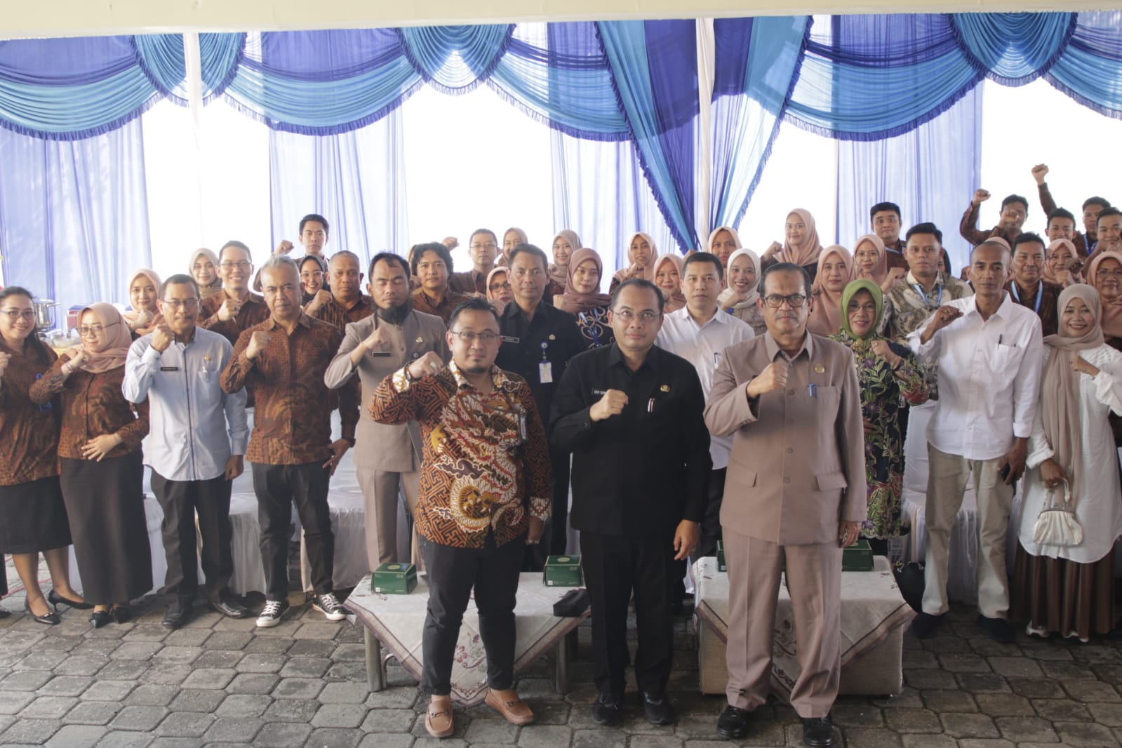 Foto 16 dari 17: Kunjungan Kantor Perumda BPR Bank Daerah Kota Madiun, Pj Wali Kota Apresiasi Kinerja Dan Dorong Inovasi Untuk Tingkatkan Performa Pegawai