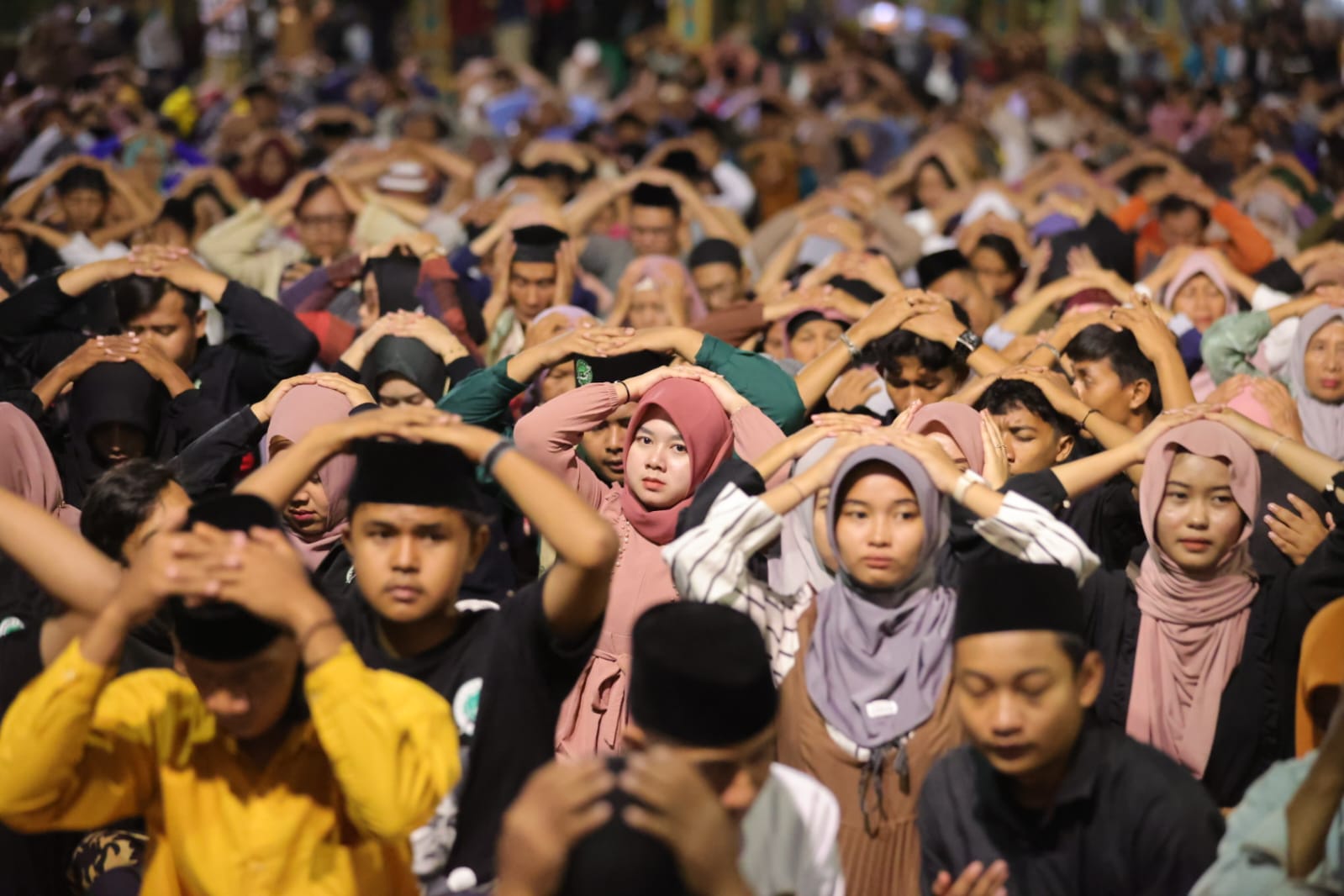 Foto 10 dari 19: Agungkan Nabi Muhammad Dalam Madiun Bersholawat