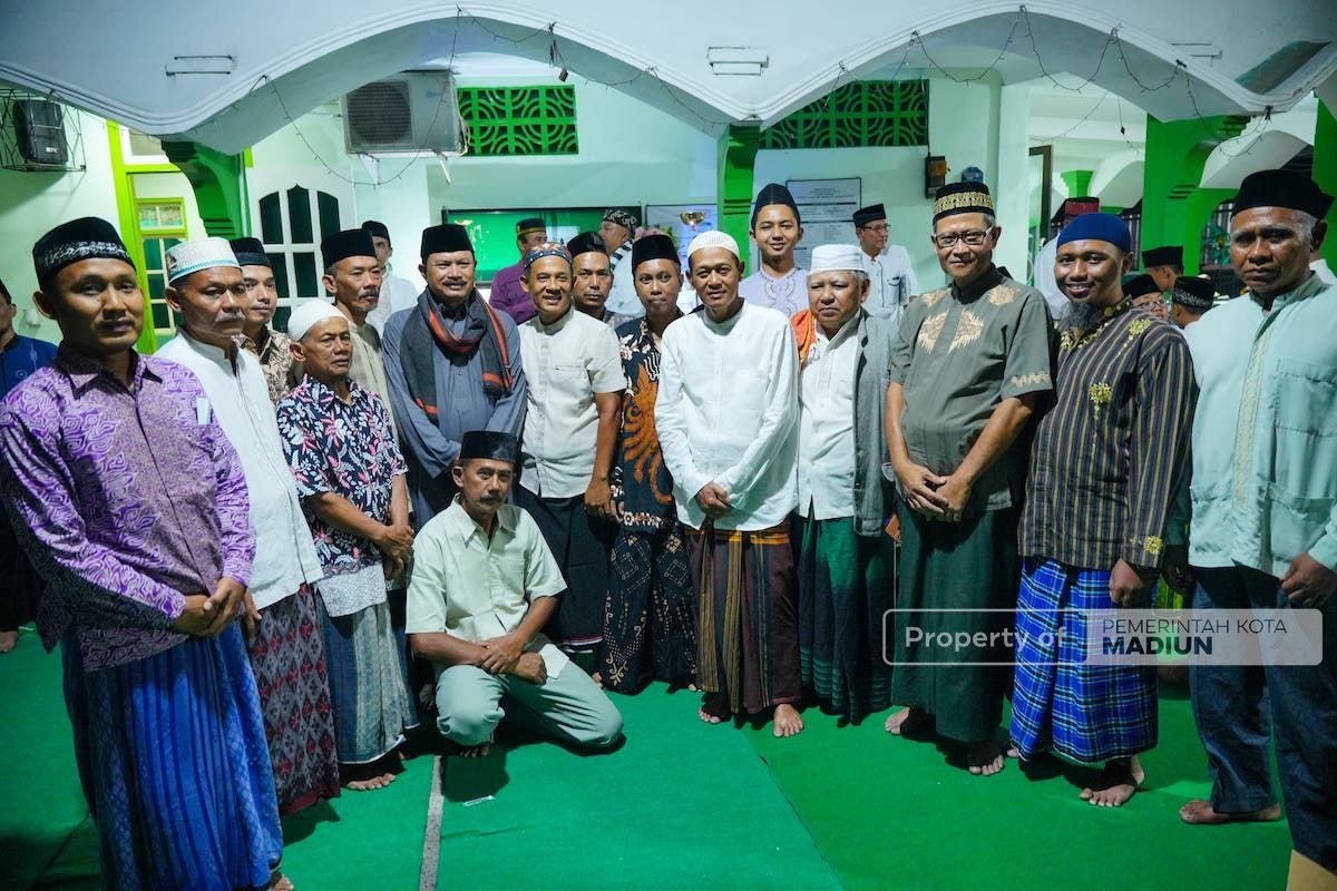 Foto 6 dari 8: Sambangi Warga Banjarejo, Wali Kota Gelar Isya Berjamaah Di Masjid Baiturrahim