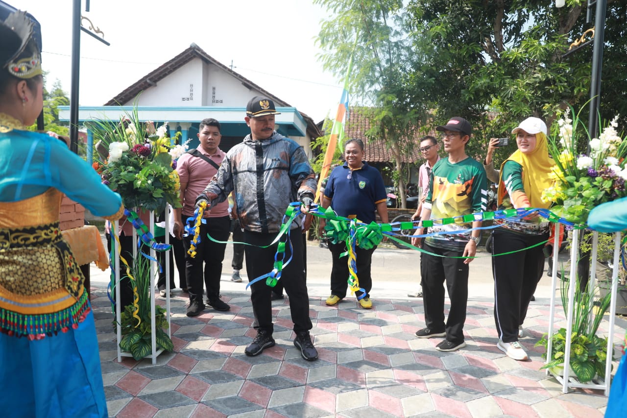 Foto utama berita: Fasilitasi Kegiatan Warga, Wali Kota Resmikan Dua Kampung Tematik Baru