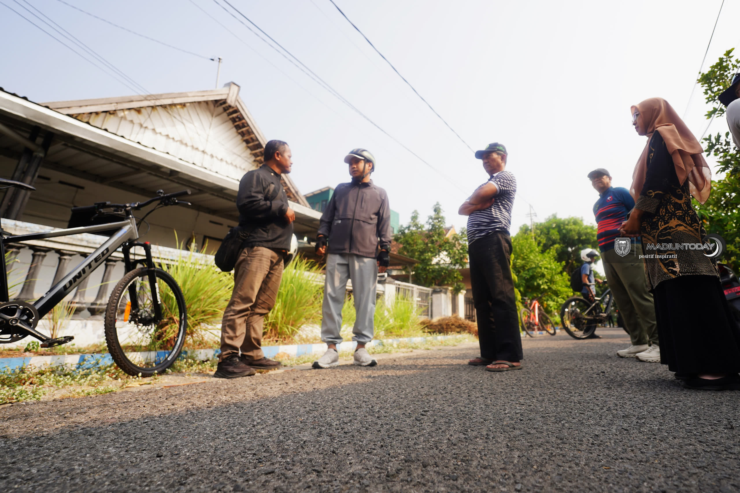Foto 9 dari 20: Tak Hanya Dialog Malam Hari, Giat WBR Kini Dimulai Keliling Beri Solusi Langsung di Lokasi