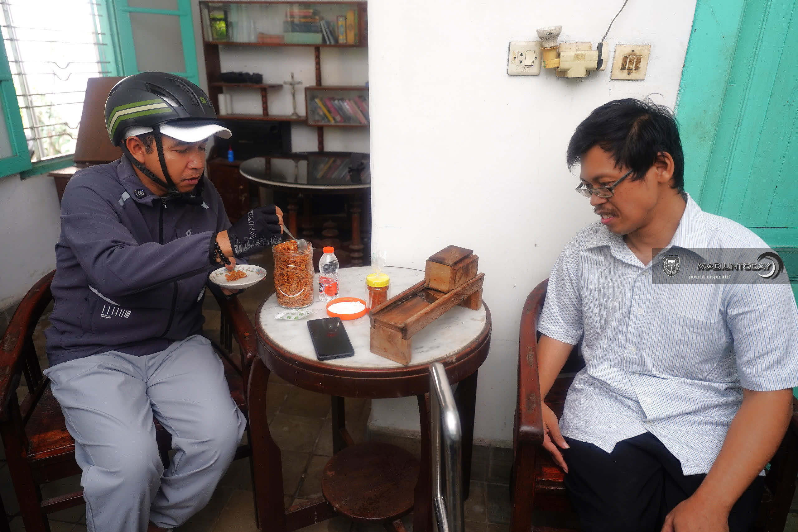 Foto 15 dari 20: Tak Hanya Dialog Malam Hari, Giat WBR Kini Dimulai Keliling Beri Solusi Langsung di Lokasi