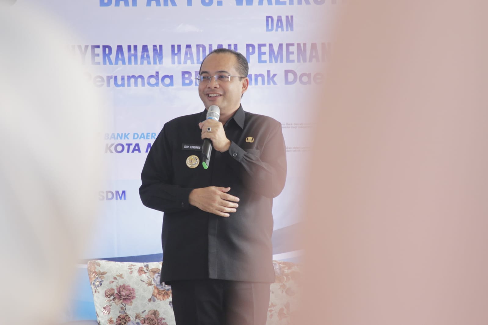 Foto 3 dari 17: Kunjungan Kantor Perumda BPR Bank Daerah Kota Madiun, Pj Wali Kota Apresiasi Kinerja Dan Dorong Inovasi Untuk Tingkatkan Performa Pegawai