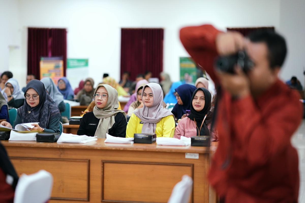 Foto 1 dari 11: Berbatasan Langsung dengan Masyarakat, Pemkot Madiun Bekali Modin dan Kepala Seksi Pemberdayaan Melalui Penyuluhan Hukum