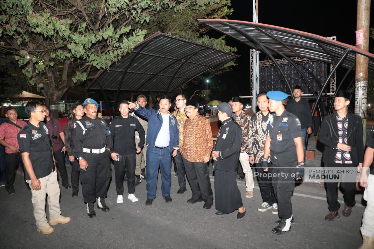 Foto 10 dari 13: Hadiri Pagelaran Wayang Kulit HUT 101 PSHT, Wali Kota: Pencak Silat Simpan Potensi Seni, Budaya, dan Ekonomi