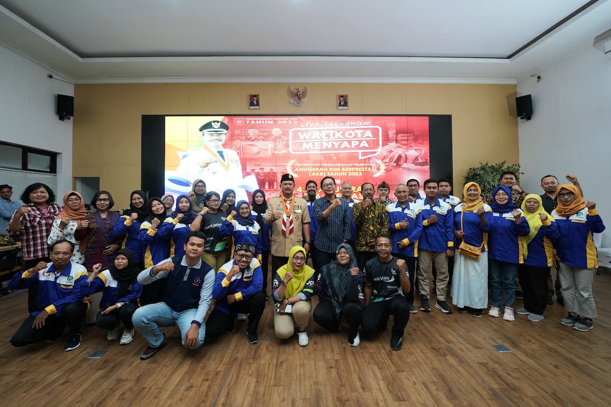 Foto 7 dari 9: Serahkan Piala AKB dan Talkshow Wali Kota Menyapa, Wali Kota: KIM Harus Jadi Penyalur Informasi