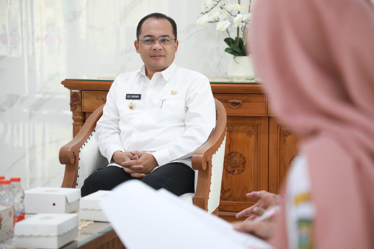 Foto 2 dari 8: Pertemuan dengan Tenaga Ahli, Jadi Ajang Silaturahmi Sekaligus Perkenalan dengan Pj Wali Kota Eddy