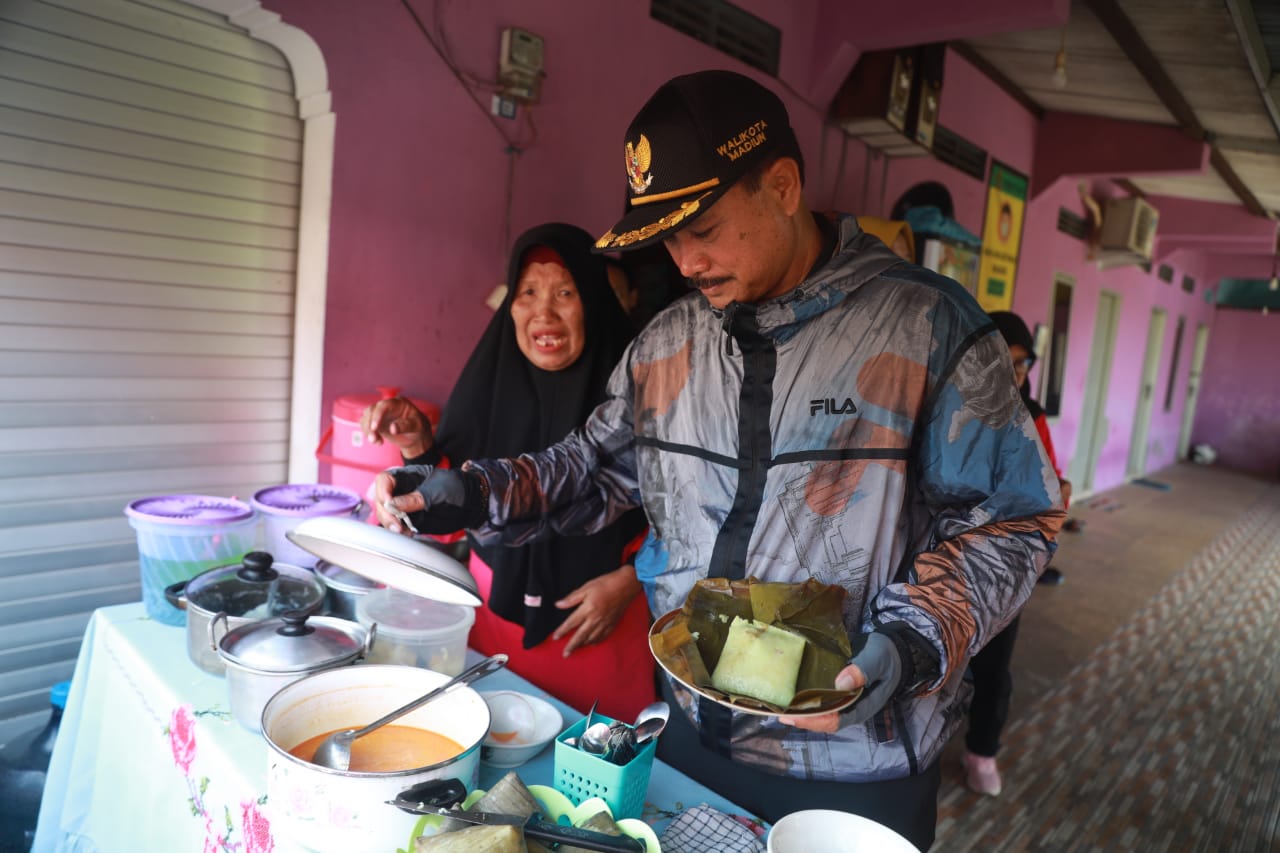 Foto 10 dari 11: Fasilitasi Kegiatan Warga, Wali Kota Resmikan Dua Kampung Tematik Baru