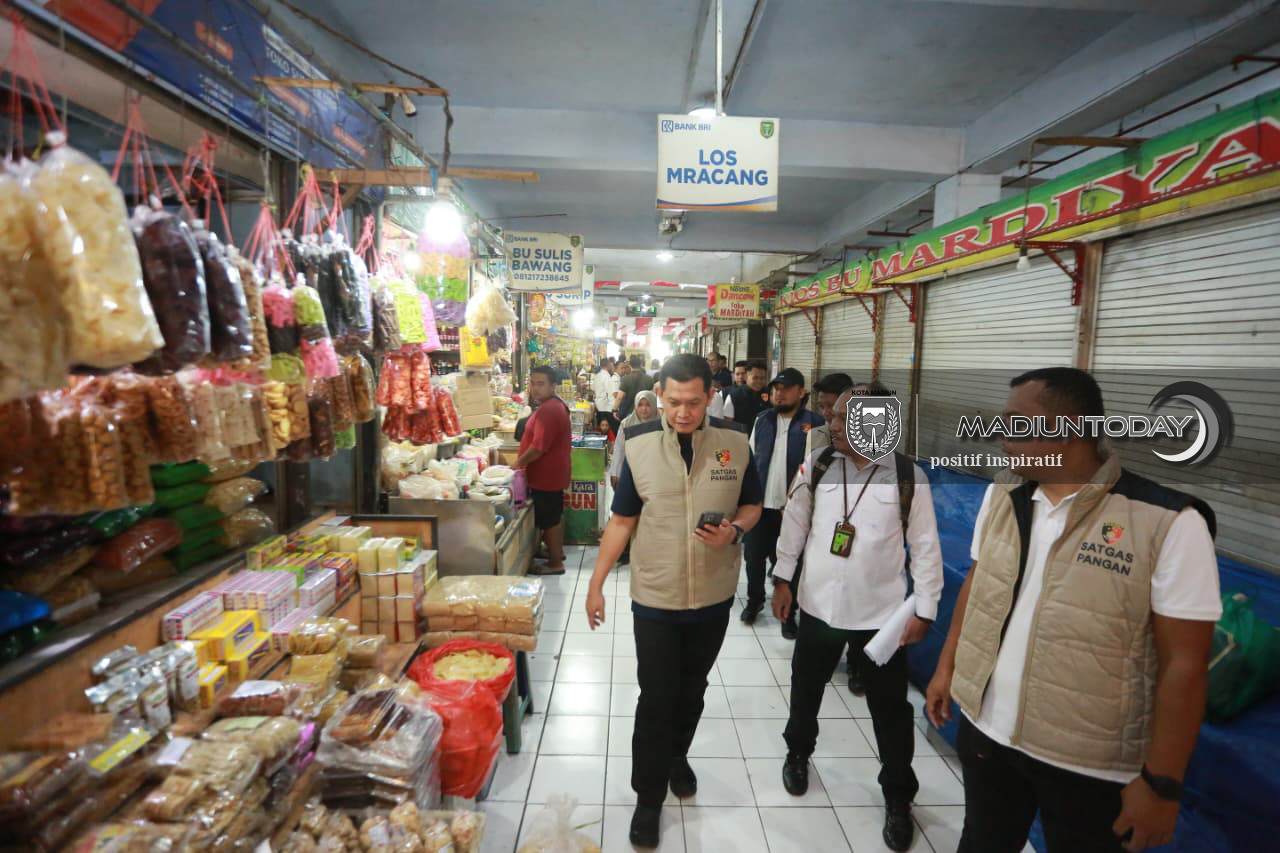 Foto 6 dari 10: Stok SPHP Aman, Bapanas Sidak Ketersediaan dan Harga Beras di Pasar Besar Madiun