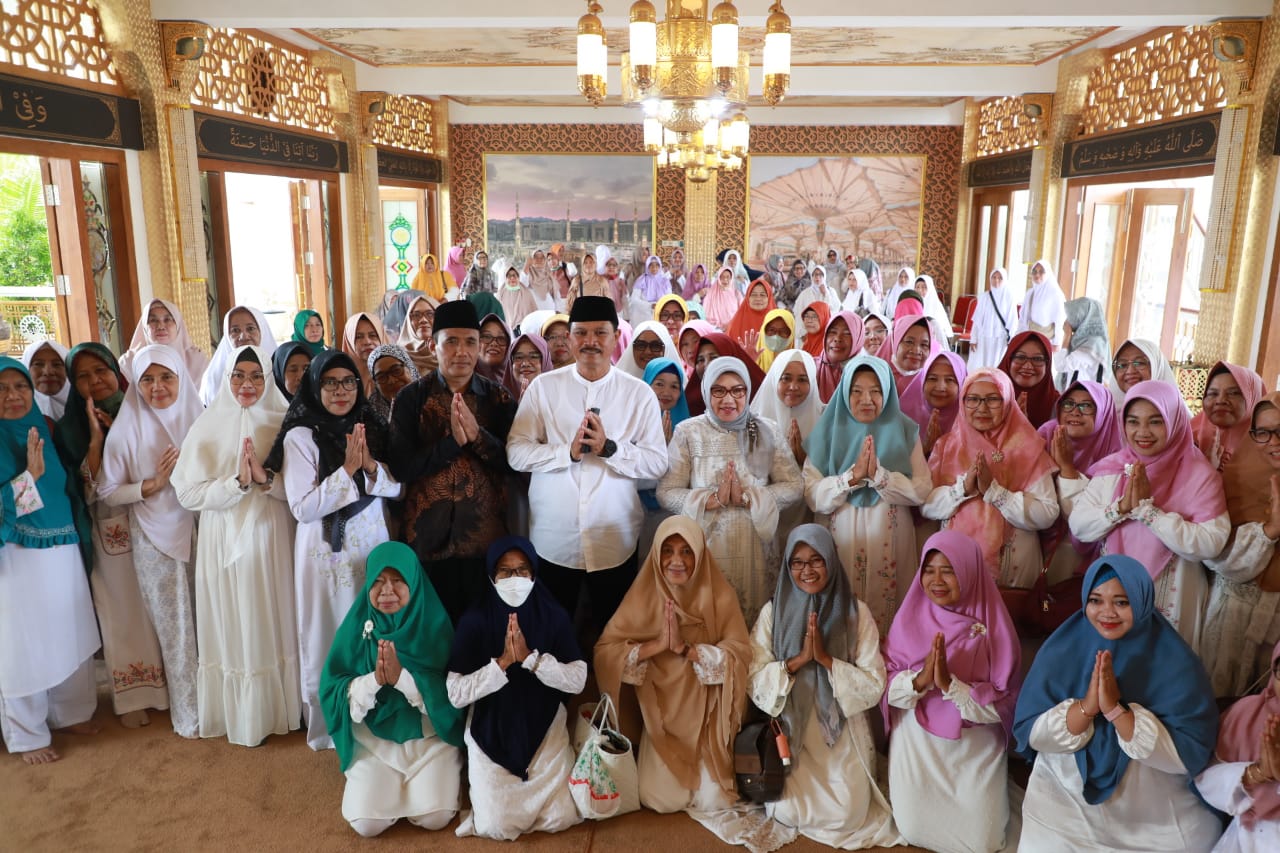 Foto 8 dari 12: Sambut Bulan Suci Ramadan, Wali Kota Gelar Pengajian di Pondok Abi Bahrun
