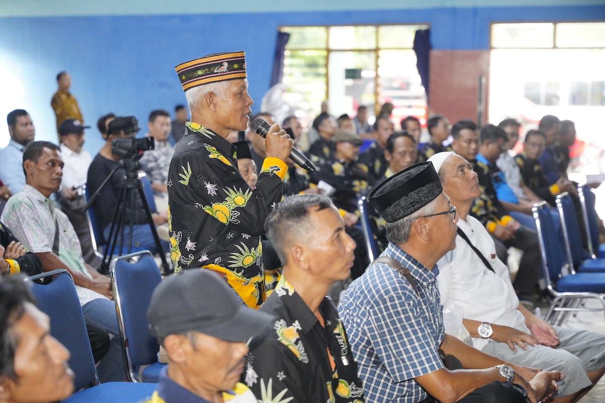 Foto 5 dari 8: Pimpin Musrenbang di Tiga Kelurahan, Wali Kota Resmikan Lapangan Voli dan Sampaikan Hasil Pembangunan