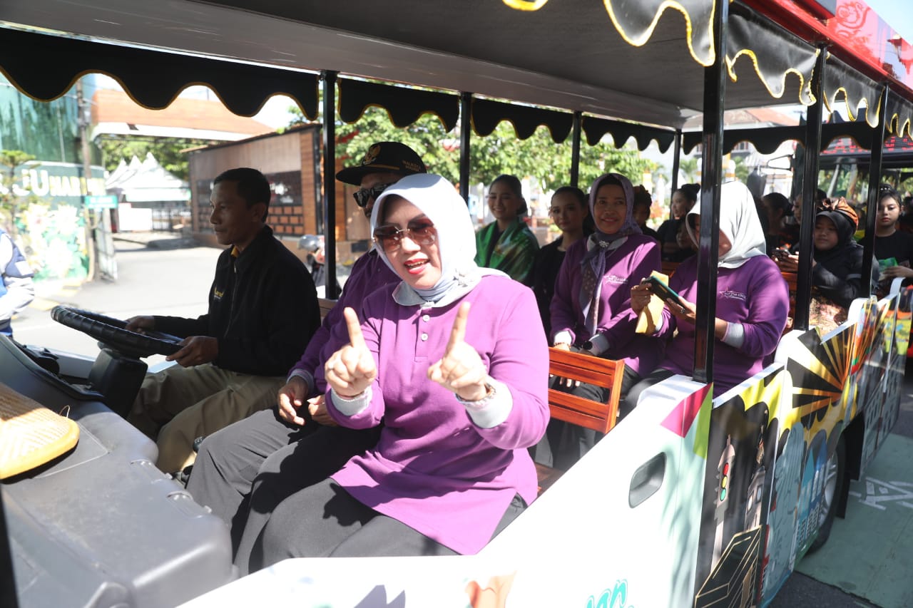 Foto 9 dari 14: Manfaatkan PSC, SMPN 11 Gelar Pentas Seni Hingga Pameran Kreasi Siswa