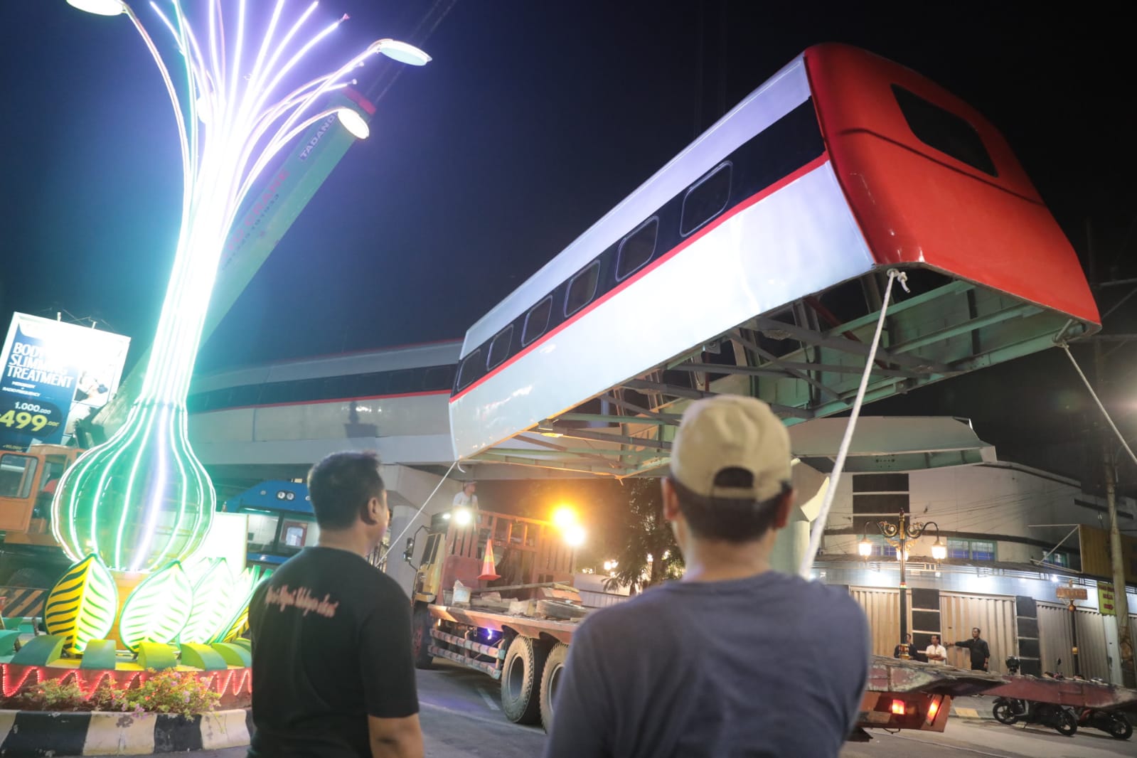 Foto 10 dari 10: Replika Kereta Cepat Bogowonto Mulai Dipasang, Besok Lanjut Pemasangan Lantai dan Interior