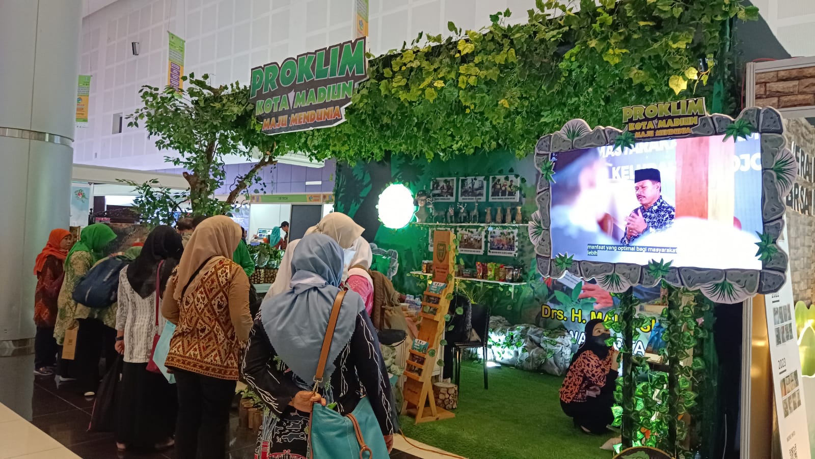 Foto 3 dari 3: Bawa Pesan Pengendalian Perubahan Iklim, Stand Pameran Proklim Kota Madiun Raih Predikat Terbaik di ICCEF