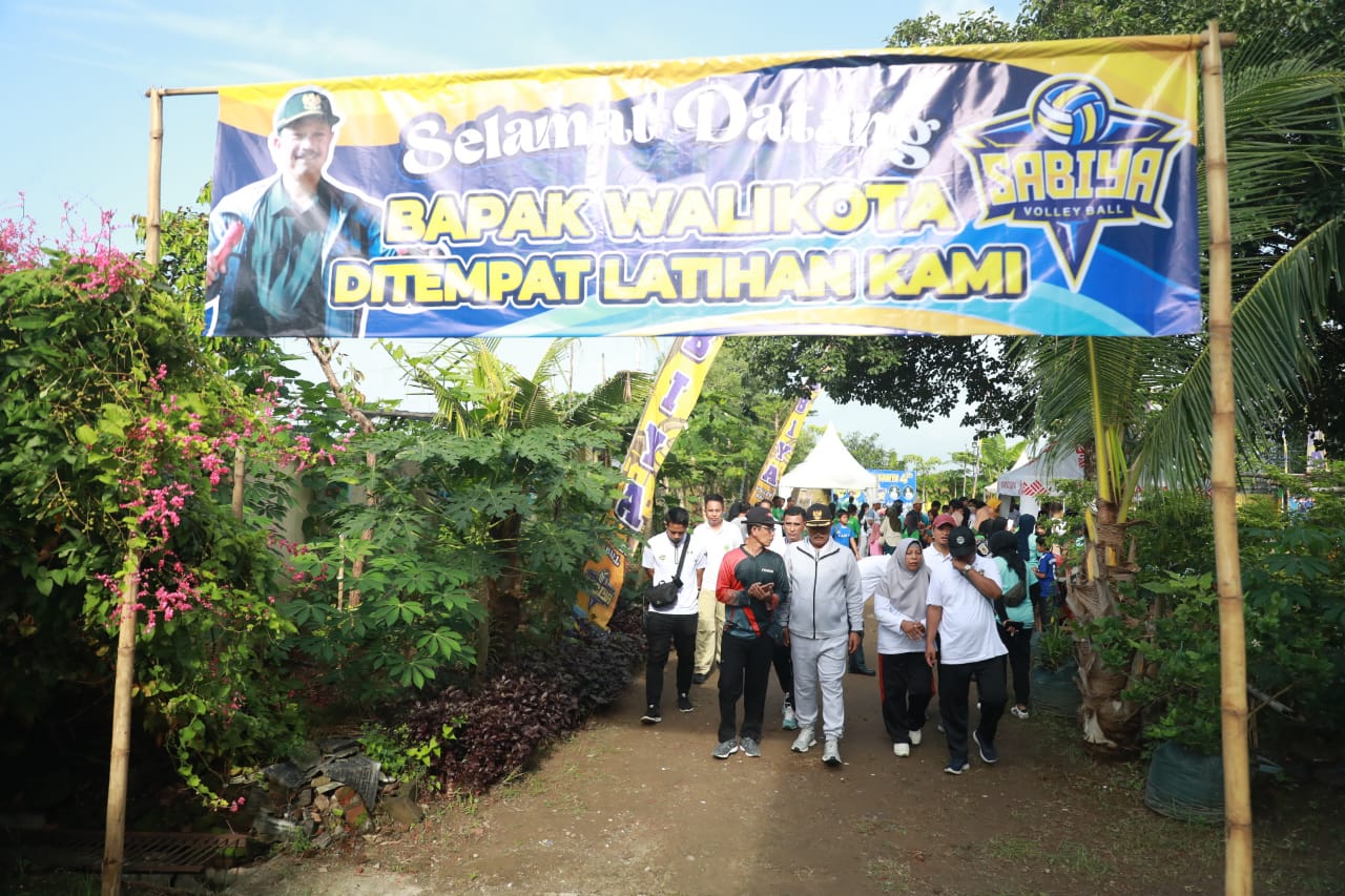 Foto 7 dari 14: Hadiri HUT Sabiya Volley Club, Wali Kota Beri Ucapan Selamat Dan Salurkan Santunan Bagi Warga Membutuhkan