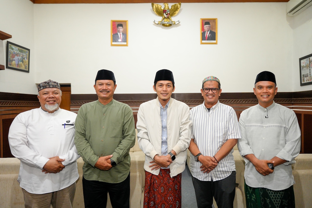 Foto 4 dari 4: Sebelum Tausiyah di Maospati, Wali Kota Dr. Maidi-Gus Iqdam Bertemu untuk Bersilaturahmi