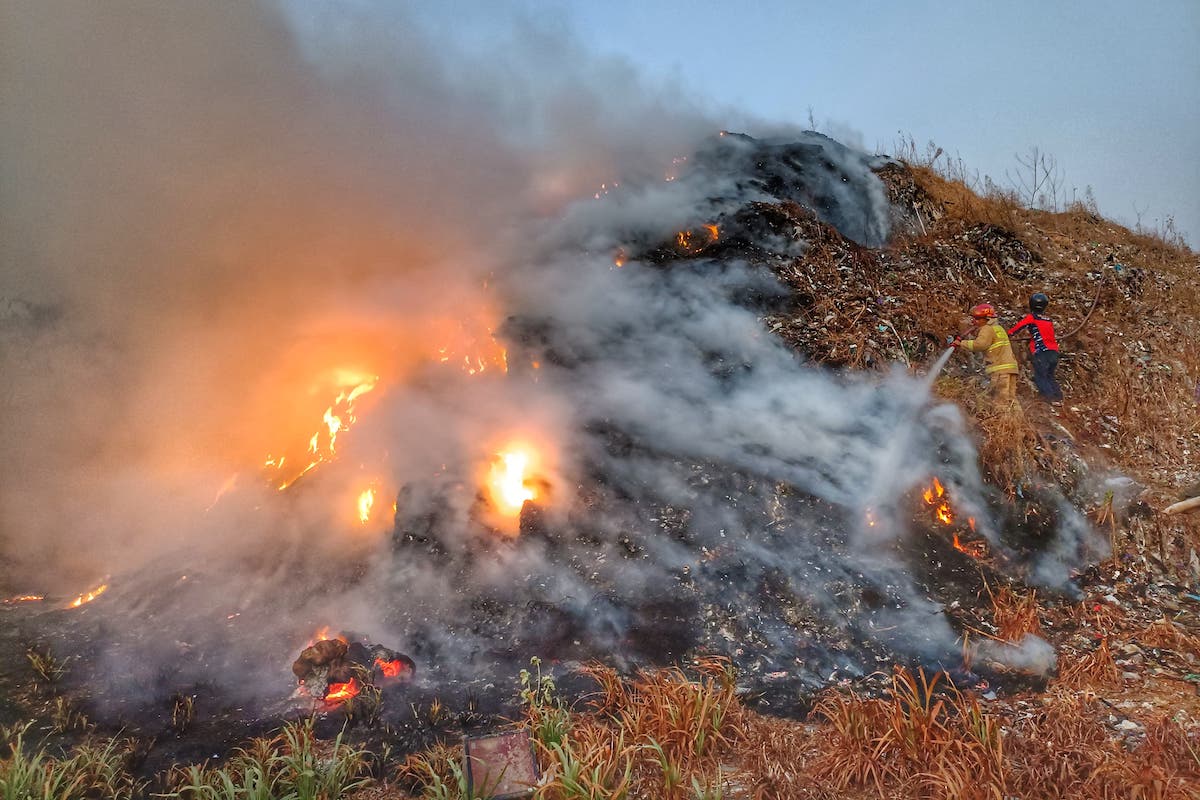 Tumpukan Sampah di TPA Winongo Terbakar, Areal Kebakaran Mencapai Sepertiga Zona 6