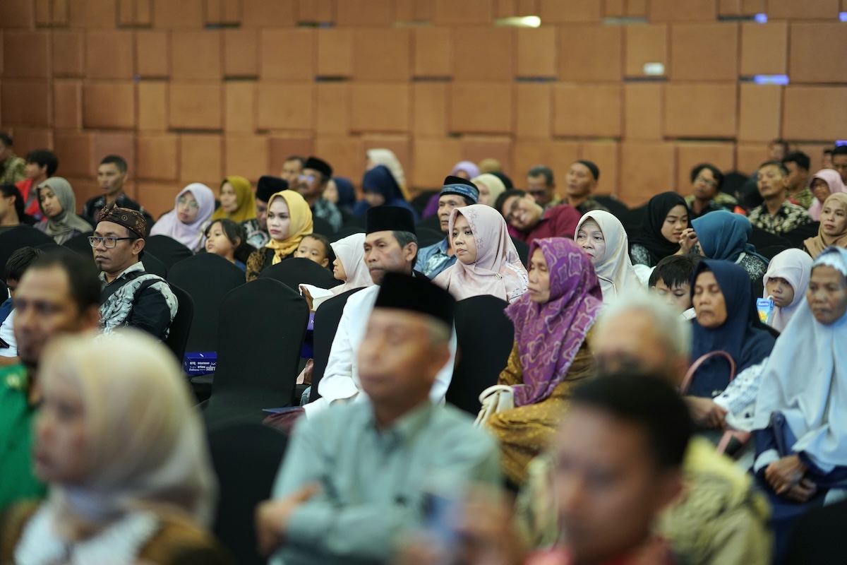 Foto 7 dari 9: Hadiri Wisuda UMMAD Madiun, Wali Kota Harap Ilmu yang Didapat Bermanfaat