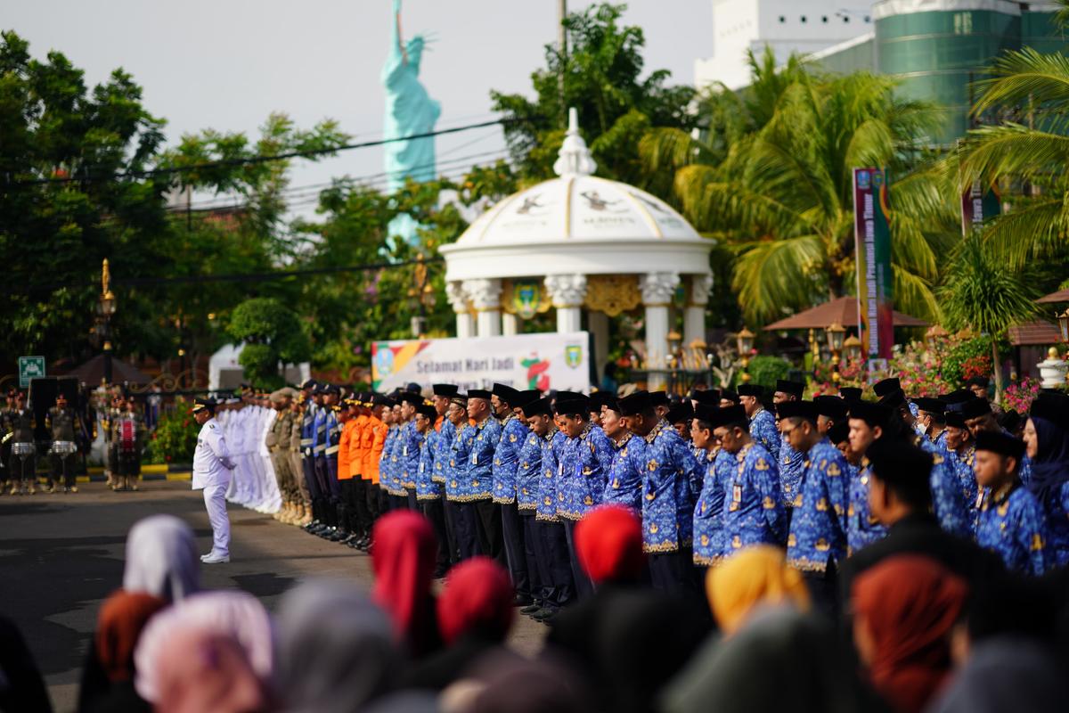 Foto 14 dari 16: Gelar Upacara Hari Jadi ke-79 Pemprov Jatim, Pj Wali Kota Ajak Masyarakat Berperan Aktif dan Ikut Sukseskan Pemilu