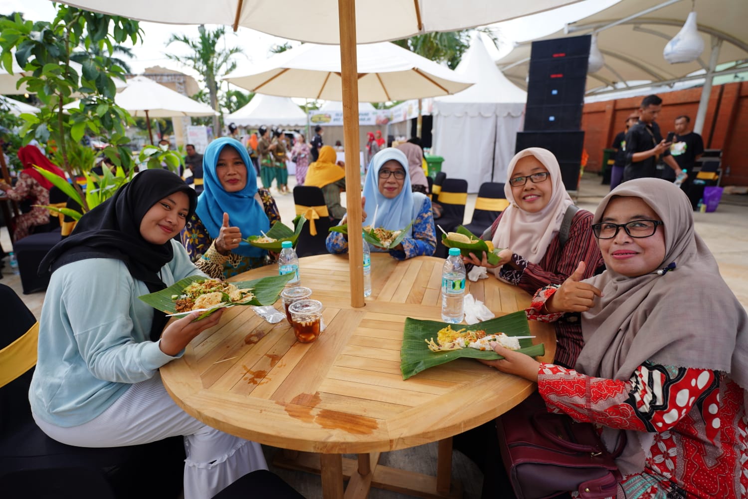 Foto 7 dari 10: Festival Pecel Pincuk Resmi Dimulai, Pemkot Siapkan 600 Porsi Gratis Hari Ini