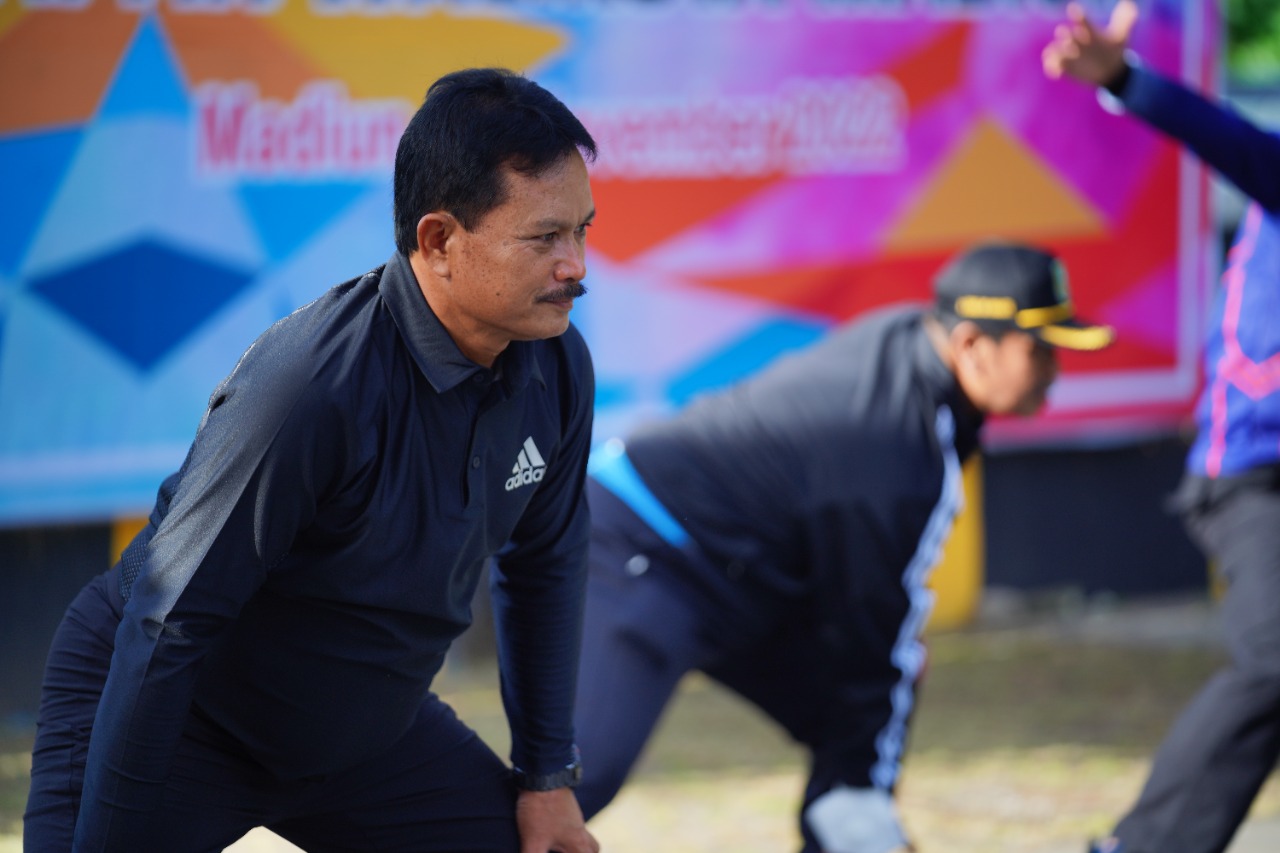 Foto 2 dari 10: Senam Tiga Pilar Kecamatan Manguharjo, Wali Kota Harap Pola Hidup Sehat Jadi Gaya Hidup